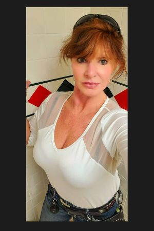Plan cul Dominatrice Lannion ? Tu veux de l’imprévu, de la morsure, du vrai ? J’ai ce qu’il te faut. Élise - rencontre-BDSM-Lannion