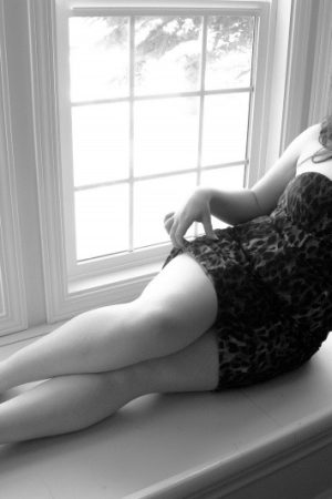 Brest : Dispo ce soir, toutou bienvenu Marine - rencontre-BDSM-Brest