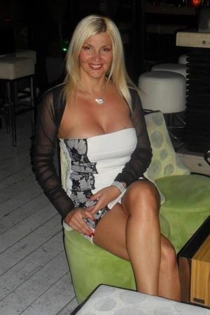 Blonde âge mûr sévère Virginie - rencontre-Milf-Créteil