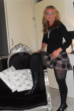 Colette - rencontre-Dominatrice-Rueil-Malmaison