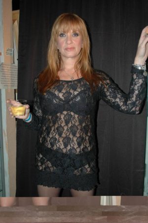 Florence, 55 ans – Conditions pour approcher Florence - rencontre-BDSM-Maisons-Alfort